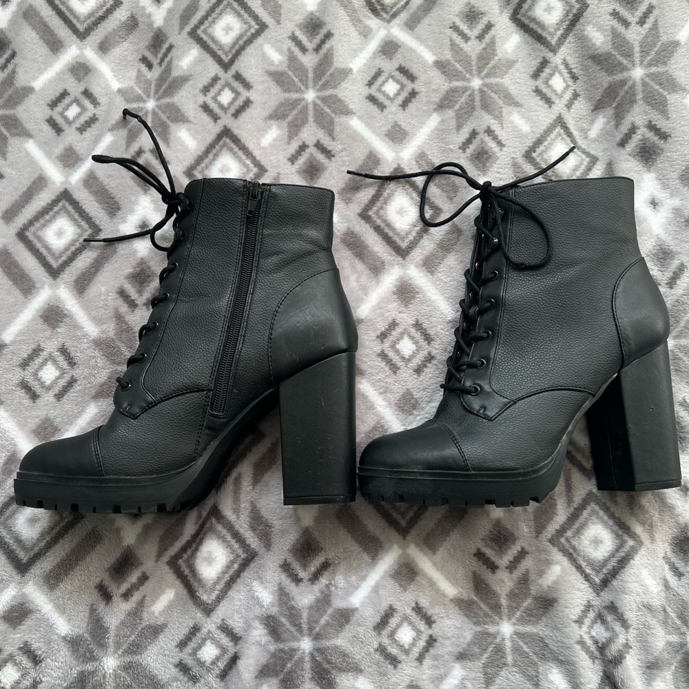 Express Brand Black Lace-Up Ankle Boots Size 9.5